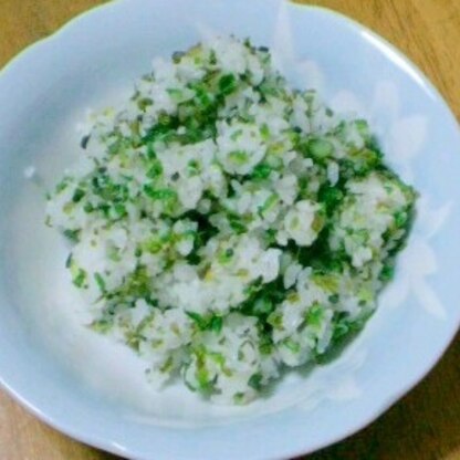 とても綺麗な緑で、食欲UPのご飯になりました。とても簡単に作れるから、良いですね♪